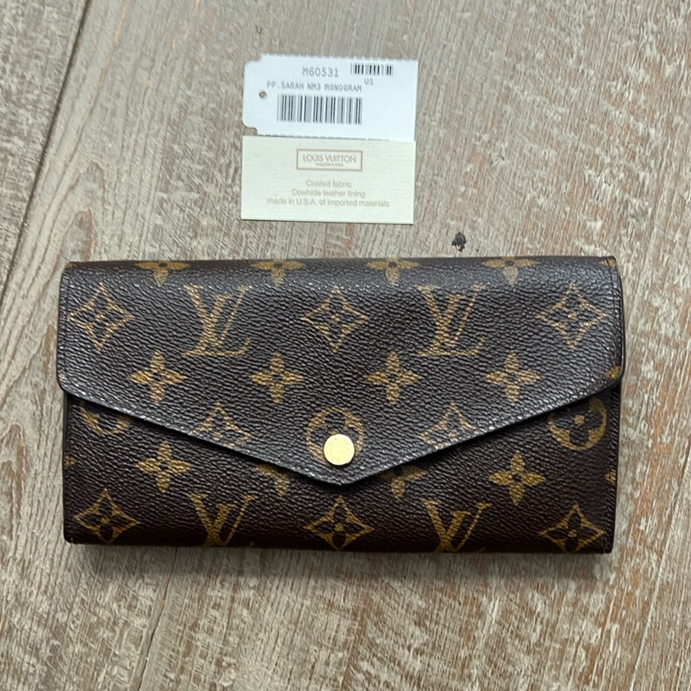 Authentic Louis Vuitton Sarah Wallet